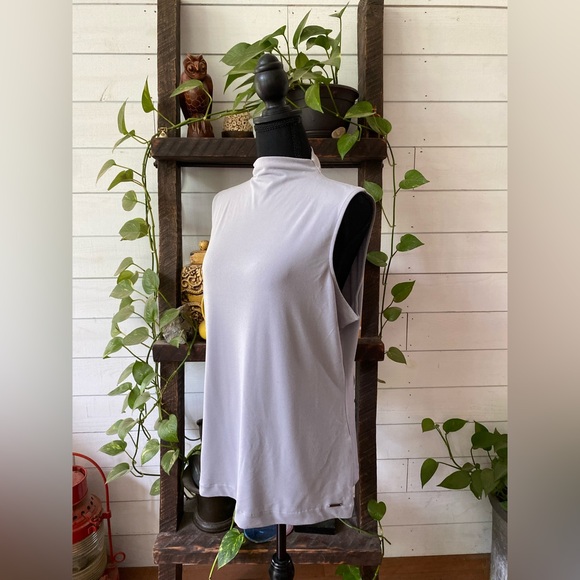 Tahari: Chic Sleeveless Gray Sleeveless Blouse - Picture 8 of 17